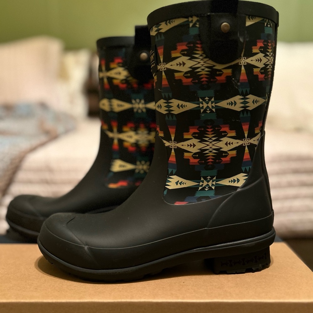 Pendleton Black Tucson Mid Rain Boots